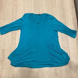 Beautiful Teal Tunic! Can go mid thigh or it can sit at the waist!